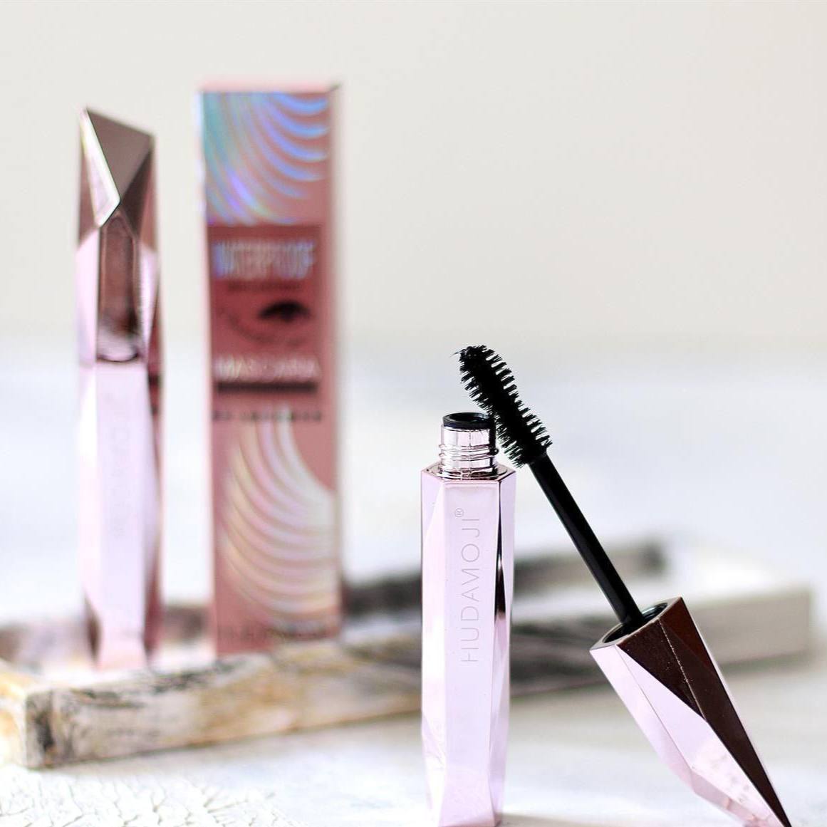 ریمل الماسی ضد اب هدی موجی بلند کننده پرپشت کننده مزه بدون ریزشhudamoji mascara water y